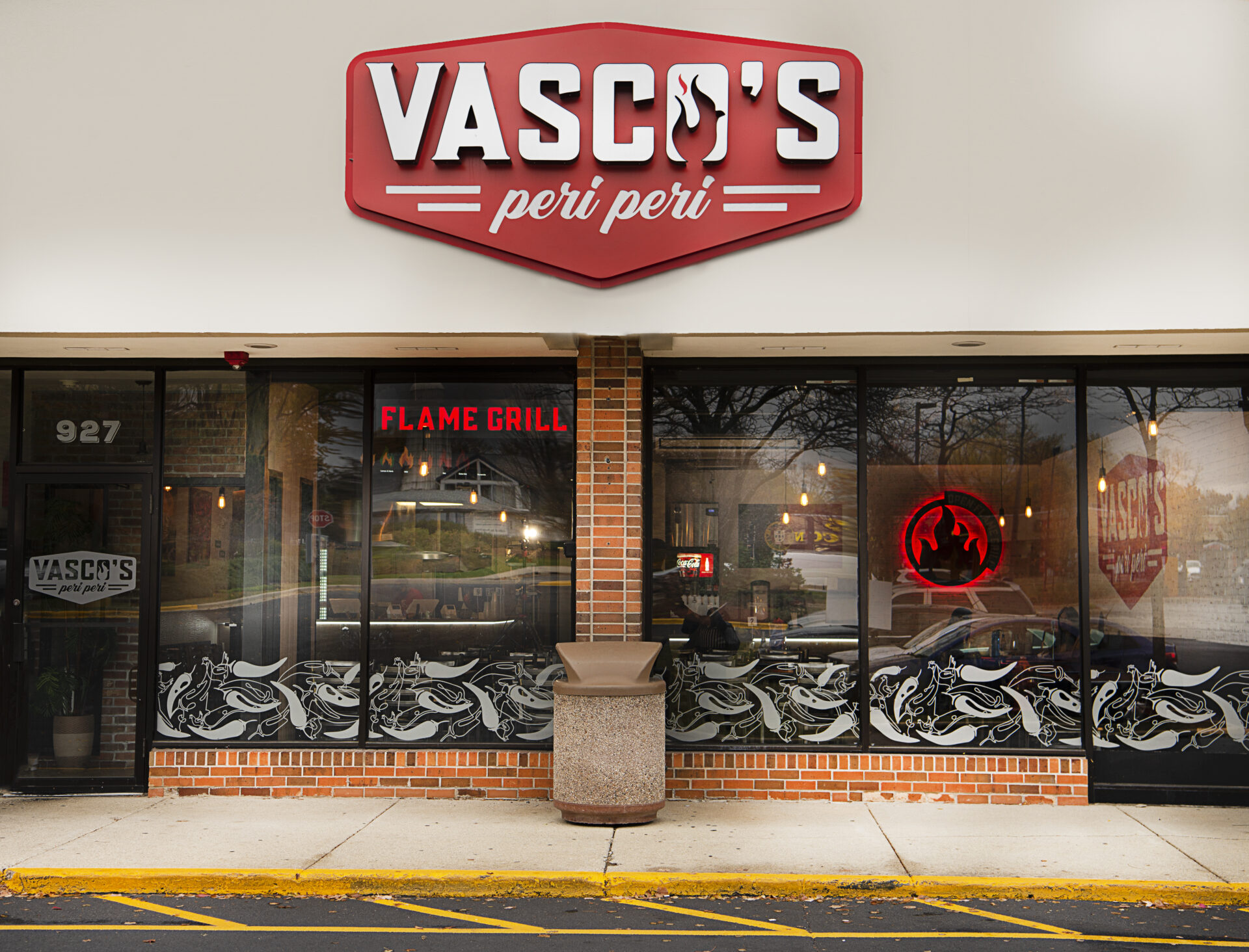 A store front of vasco 's peri peri pizza.